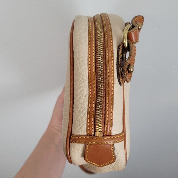 Dooney & Bourke Camera Zip Top Crossbody Bag Leather Cream Beige Brown - Picture 4 of 15